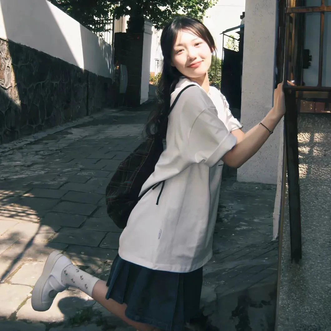 自由第一日 海报